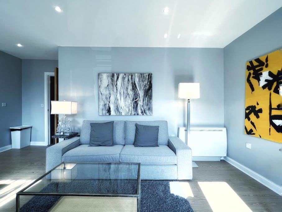 스완지 New Luxurious And Business Apt 아파트 외부 사진