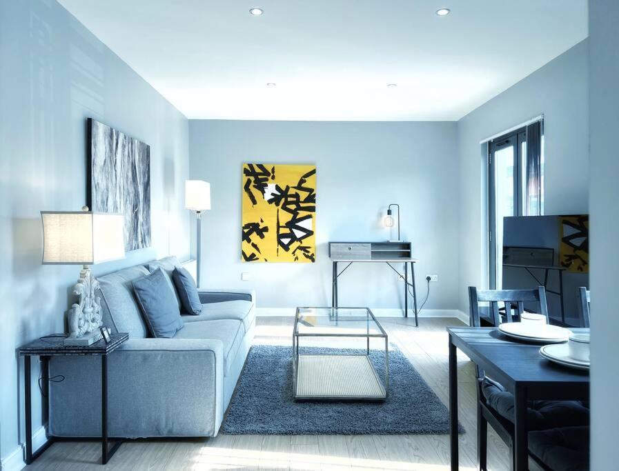 스완지 New Luxurious And Business Apt 아파트 외부 사진
