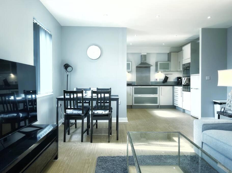 스완지 New Luxurious And Business Apt 아파트 외부 사진