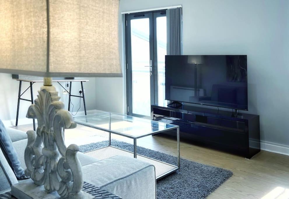 스완지 New Luxurious And Business Apt 아파트 외부 사진