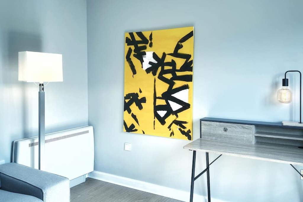 스완지 New Luxurious And Business Apt 아파트 외부 사진