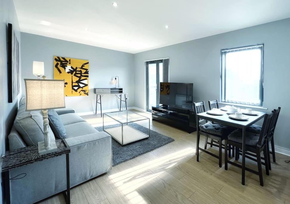 스완지 New Luxurious And Business Apt 아파트 외부 사진